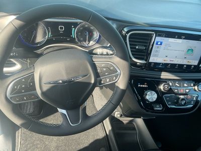 2026 Chrysler Pacifica — photo 15 view