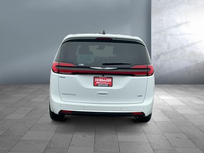 2026 Chrysler Pacifica — detail view