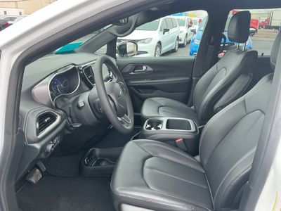 2026 Chrysler Pacifica — photo 10 view