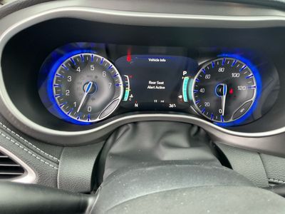 2026 Chrysler Pacifica — photo 11 view
