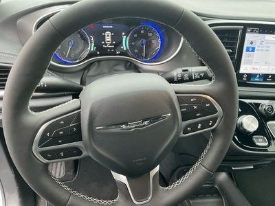 2026 Chrysler Pacifica — photo 14 view