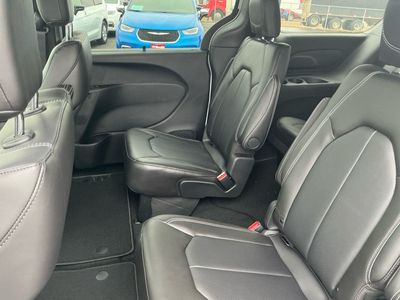 2026 Chrysler Pacifica — photo 17 view