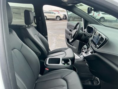 2026 Chrysler Pacifica — photo 20 view