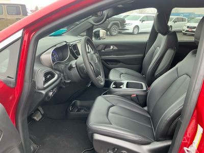 2026 Chrysler Pacifica — photo 10 view