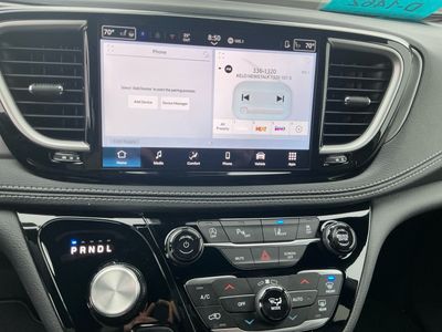 2026 Chrysler Pacifica — photo 12 view