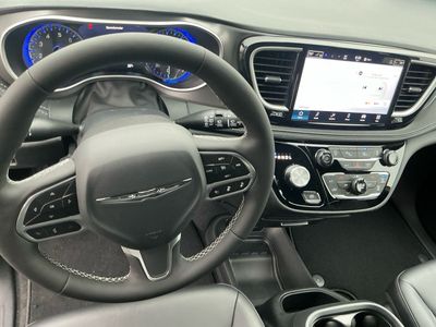 2026 Chrysler Pacifica — photo 15 view