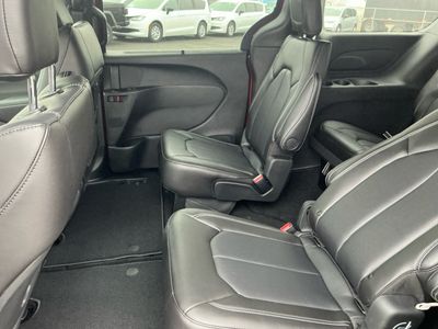 2026 Chrysler Pacifica — photo 17 view