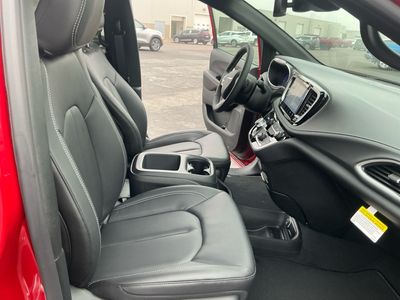2026 Chrysler Pacifica — photo 20 view
