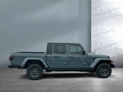 2026 Jeep Gladiator — photo 7 view