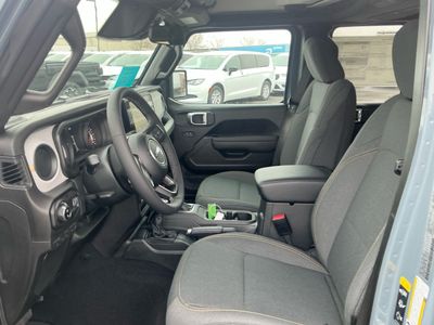 2026 Jeep Gladiator — photo 10 view