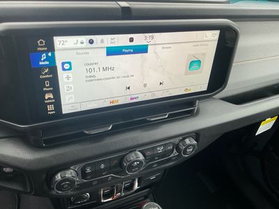 2026 Jeep Gladiator — photo 12 view