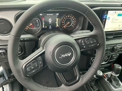 2026 Jeep Gladiator — photo 14 view