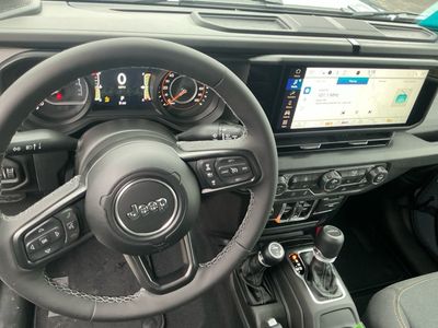 2026 Jeep Gladiator — photo 15 view