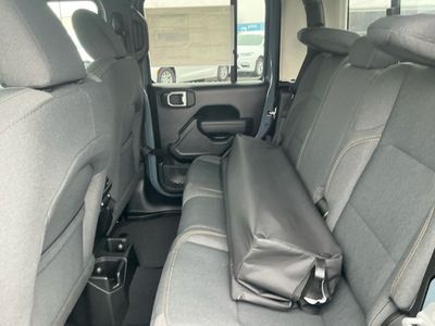 2026 Jeep Gladiator — photo 17 view