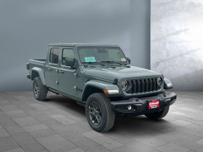 2026 Jeep Gladiator — photo 8 view