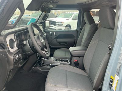 2026 Jeep Gladiator — photo 10 view