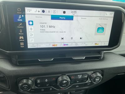 2026 Jeep Gladiator — photo 12 view