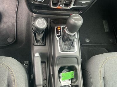 2026 Jeep Gladiator — photo 13 view