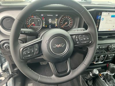 2026 Jeep Gladiator — photo 14 view