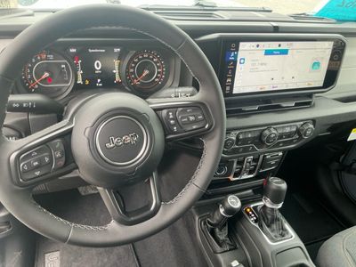 2026 Jeep Gladiator — photo 15 view