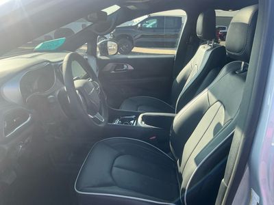 2026 Chrysler Pacifica — photo 10 view