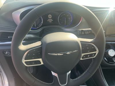 2026 Chrysler Pacifica — photo 14 view