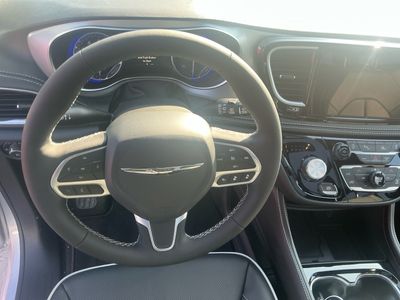 2026 Chrysler Pacifica — photo 15 view