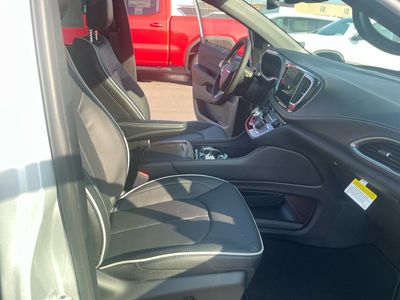 2026 Chrysler Pacifica — photo 20 view