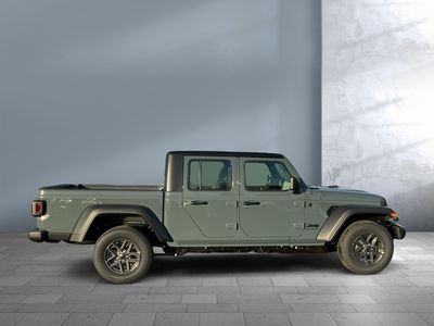 2026 Jeep Gladiator — photo 7 view