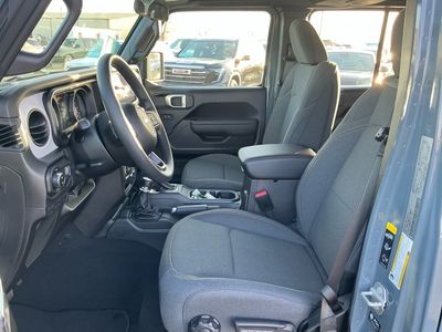 2026 Jeep Gladiator — photo 10 view