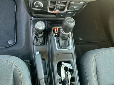 2026 Jeep Gladiator — photo 13 view