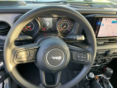 2026 Jeep Gladiator — photo 14 view