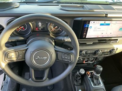 2026 Jeep Gladiator — photo 15 view