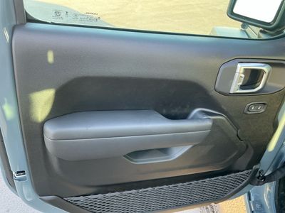 2026 Jeep Gladiator — photo 16 view