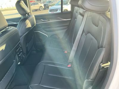 2026 Jeep Grand Cherokee — photo 17 view