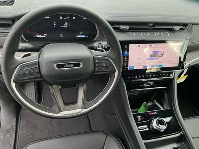 2026 Jeep Grand Cherokee — photo 15 view