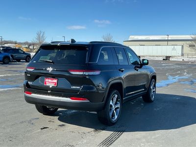 2026 Jeep Grand Cherokee — engine compartment view