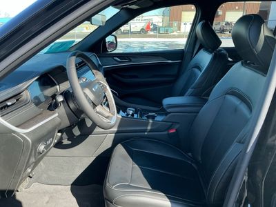 2026 Jeep Grand Cherokee — photo 10 view