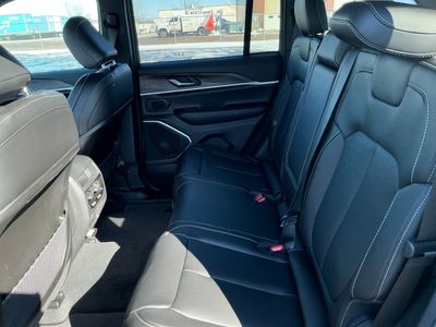 2026 Jeep Grand Cherokee — photo 17 view