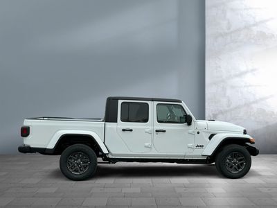 2026 Jeep Gladiator — photo 7 view