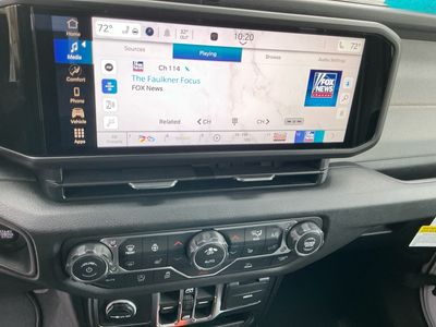 2026 Jeep Gladiator — photo 12 view