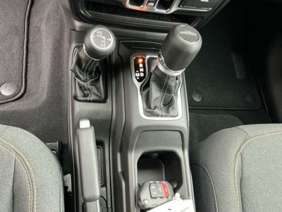 2026 Jeep Gladiator — photo 13 view