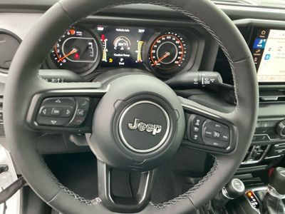 2026 Jeep Gladiator — photo 14 view