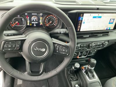 2026 Jeep Gladiator — photo 15 view