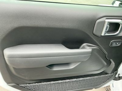 2026 Jeep Gladiator — photo 16 view