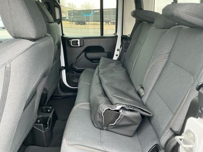 2026 Jeep Gladiator — photo 17 view