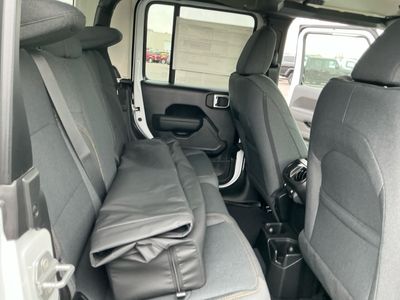 2026 Jeep Gladiator — photo 19 view