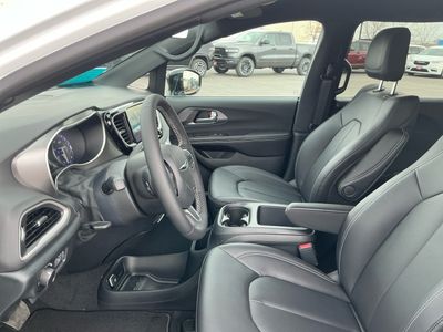 2026 Chrysler Voyager — photo 10 view