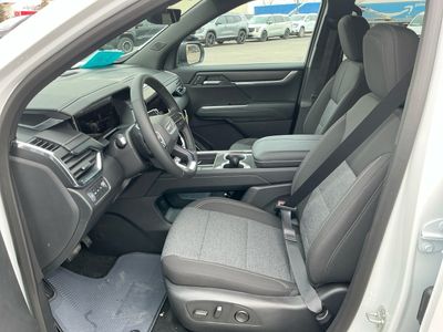 2026 GMC Acadia — photo 10 view