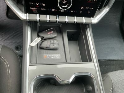 2026 GMC Acadia — photo 13 view